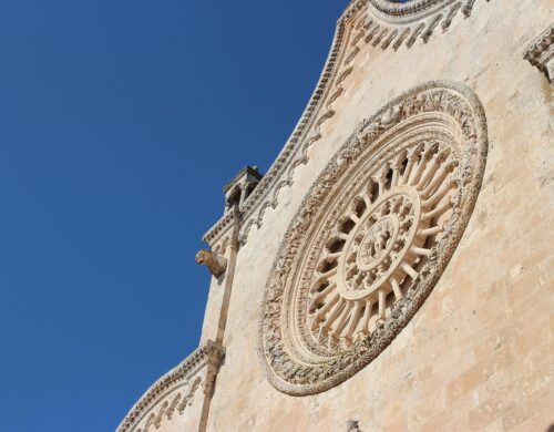 Centro storico di Ostuni: 8 tappe nella Città Bianca tra vicoli e panorami