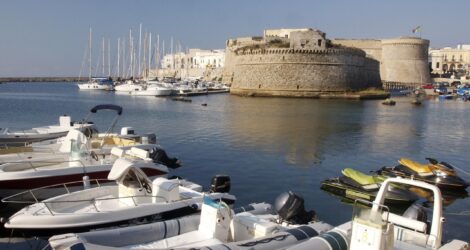 Gallipoli: 8 tappe tra isola, bastioni e tramonti sul mare