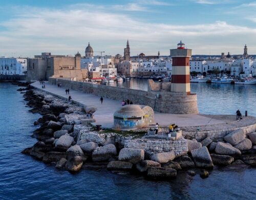 Monopoli: 8 tappe tra porto vecchio, muraglia e calette sul mare