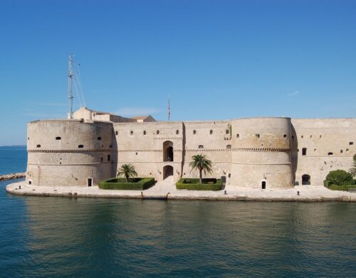 Taranto: 9 tappe tra isola, ponte girevole e i due mari
